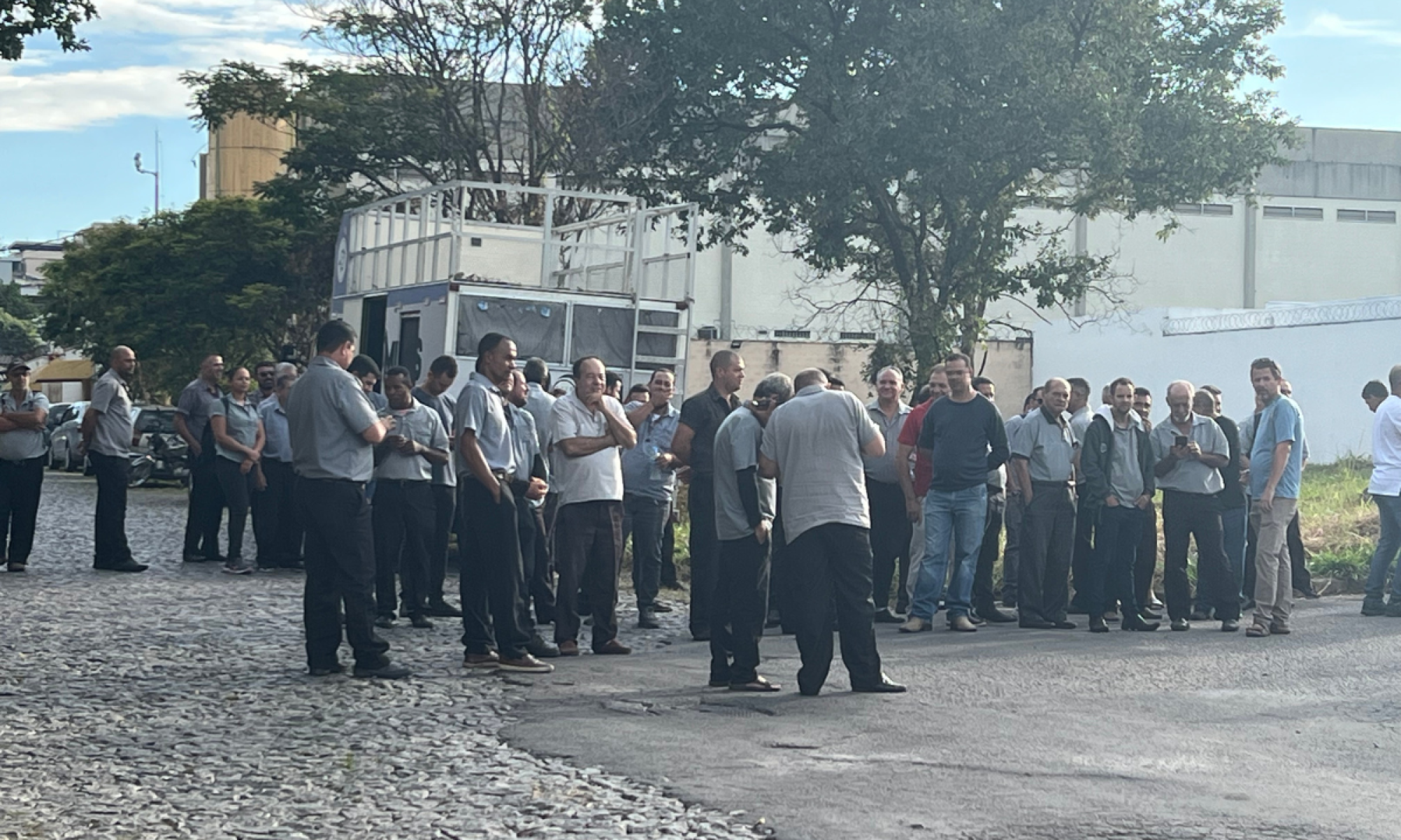 Com paralisação dos ônibus, usuários buscam alternativas em Divinópolis -  (crédito: Foto: Amanda Quintiliano)