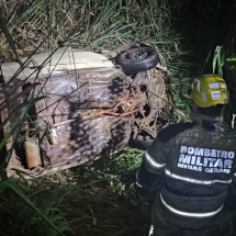 Desaparecido é encontrado morto sob carro capotado em rodovia de Minas - CBMMG