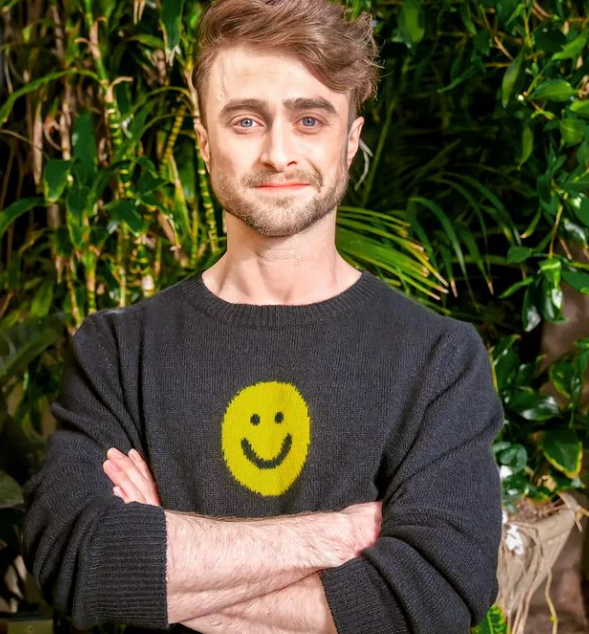 Daniel Radcliffe - O ator britânico - que cresceu no cinema como Harry Potter e segue uma carreira prolífica - foi criado numa família de judeus e cristãos. Ressalta que respeita os religiosos, mas é ateu e se sente bem assim. -reprodução instagram