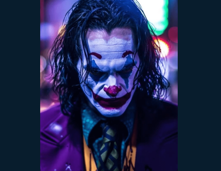 Aqui, um dos maiores vilões de Batman, Coringa também tem Keanu Reeves por trás da aparência ameaçadora. - Divulgação Esh-El