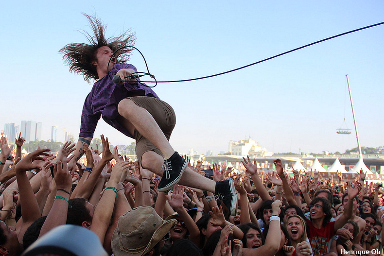 Cage The Elephant - A banda de rock dos Estados Unidos esteve no festival em 2012, 2014 e 2017. 
-Henrique Oli/Wikimedia Commons