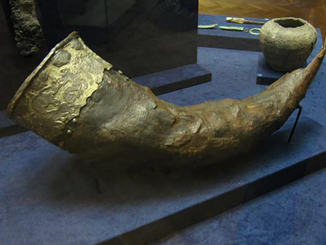 Em 19 de janeiro, o Festival de Thor recria a lenda e as pessoas pegam um chifre oco de algum animal para colocar cerveja ou vinho. NÃ£o Ã© para beber! Mas para erguer em louvor do Deus mitolÃ³gico. As pessoas fazem pedidos e depois derramam a bebida no chÃ£o. 