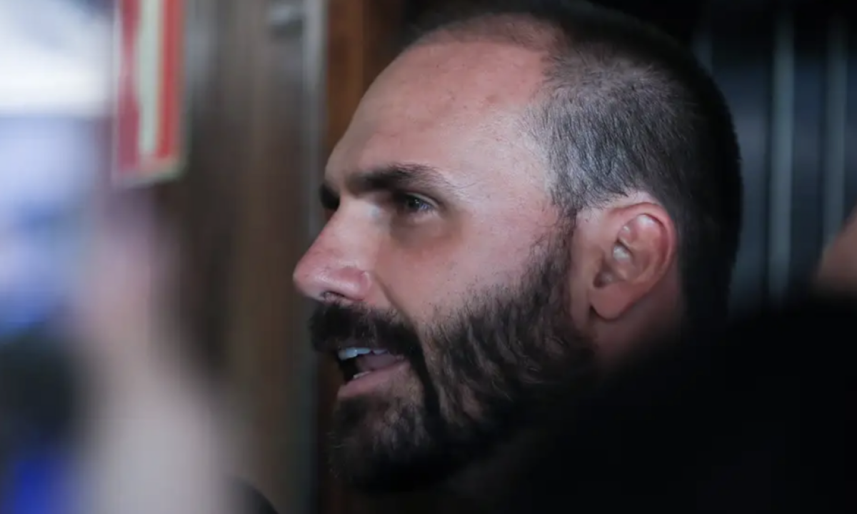 Eduardo Bolsonaro marcou presença no Congresso enquanto fazia live em Washington -  (crédito: Platobr)