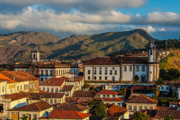 A cidade de Ouro Preto já atrai jovens turistas por conta própria. Além disso, há muitas universidades e Jogos Universitários no local. É uma cidade pequena com cerca de 75 mil habitantes, o que deixa o clima ainda mais familiar e acolhedor. Fica a 100 km de Belo Horizonte. 