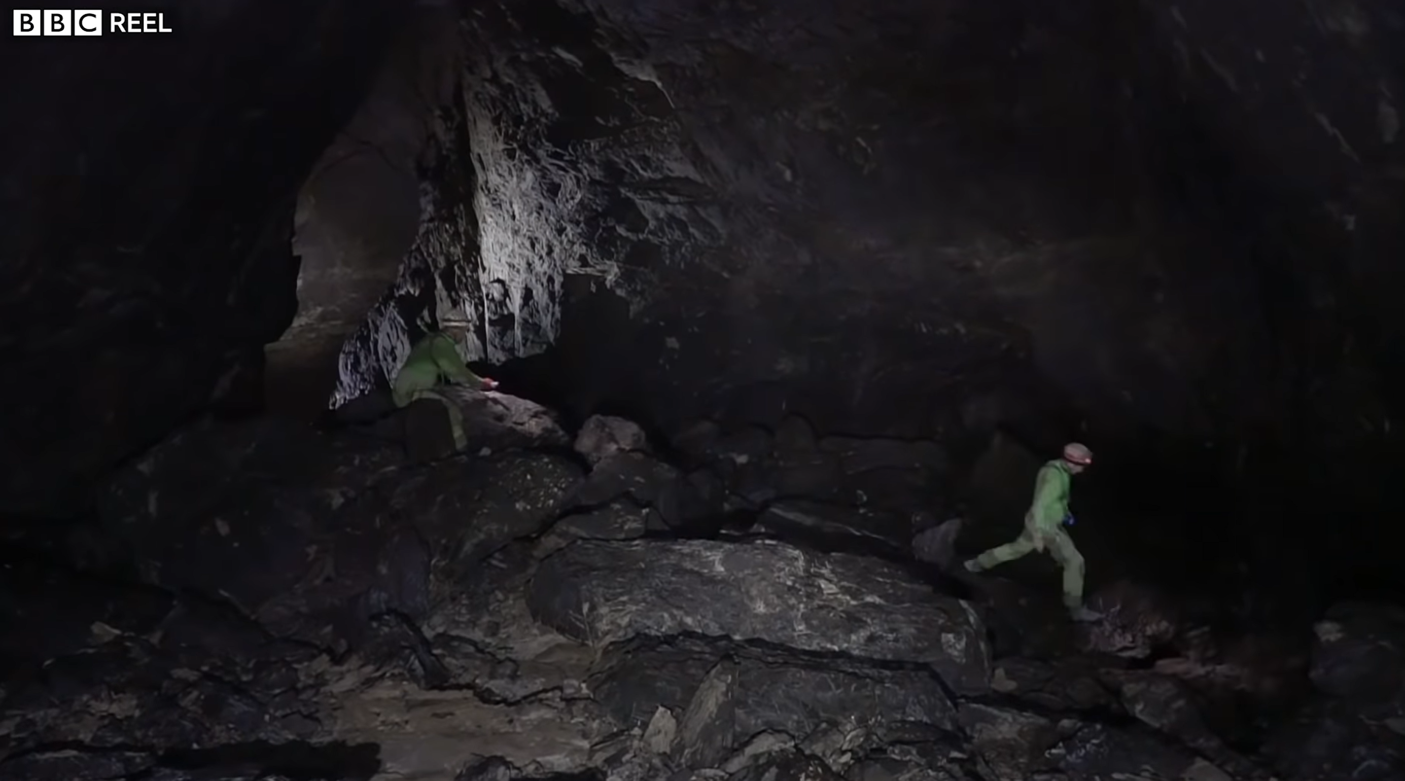 Elas conseguiram verificar que a seção de entrada desta caverna mede 3 metros por 4 metros. Em 1968, ela recebeu o nome de S-115, que mais tarde foi substituída por P1-7.