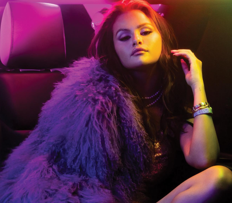 A carreira de Selena Gomez  ajudou a torná-la recentemente a nova integrante do grupo dos bilionários, com uma fortuna estimada em 1,3 bilhão de dólares!  Ela é uma das mais jovens bilionárias dos Estados Unidos com o  feito conhecido como 