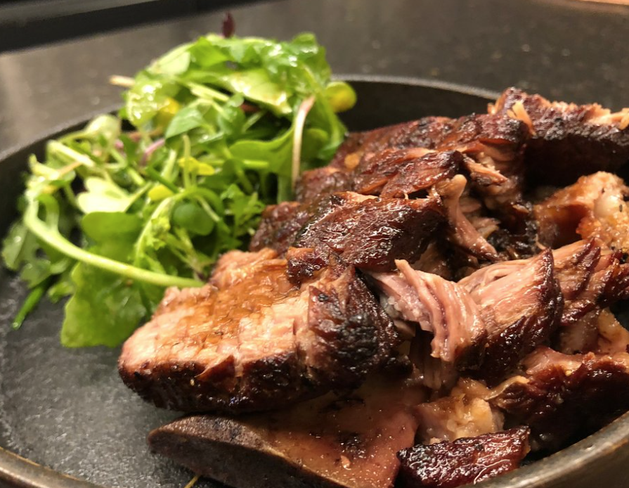 Os temperos usados no churrasco coreano, geralmente, sÃ£o diferentes dos apreciados no Brasil. Eles colocam shoyu e molho agridoce. 