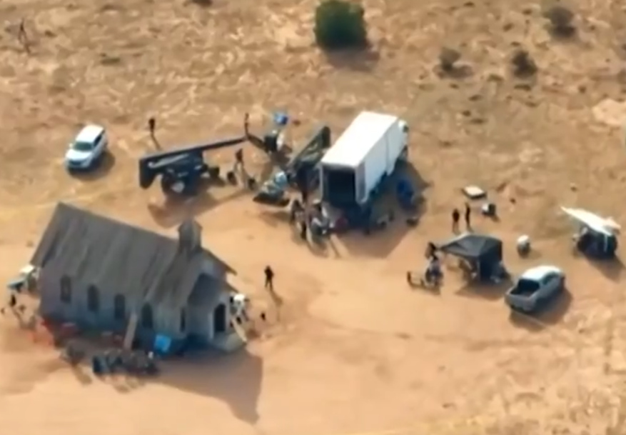 Em 2021, o ator esteve no centro de uma tragédia durante as gravações do filme "Rust", quando uma arma de fogo que ele manuseava disparou acidentalmente, matando a diretora de fotografia Halyna Hutchins e ferindo o diretor Joel Souza. 