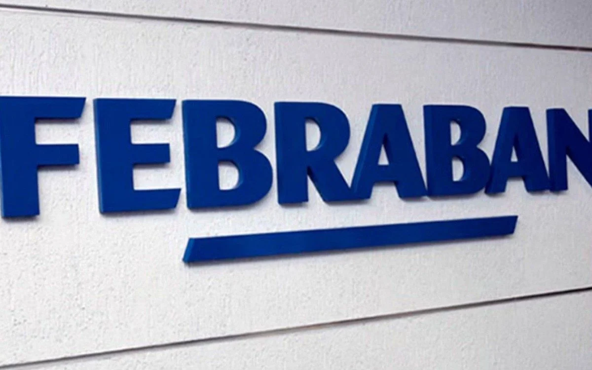 Segundo a Febraban (Federação Brasileira de Bancos), quem recebeu um PIX por engano tem que entrar em contato com o destinatário para devolução do valor. A não devolução de um PIX feito por engano pode resultar em uma ação judicial e eventuais penalidades.