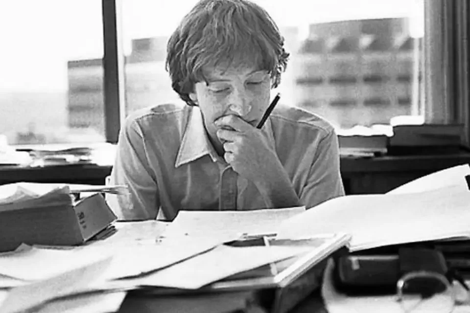Em 1975, ao lado de Paul Allen, seu parceiro de infância, o empresário norte-americano ganhou o mundo ao fundar a empresa de software mais famosa da história: a Microsoft. 
