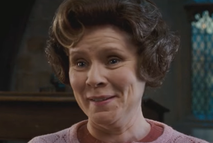 Dolores Umbridge é a antagonista secundária do quinto livro da saga, "Harry Potter e a Ordem da Fênix", no qual ela é a professora de Defesa Contra as Artes das Trevas em Hogwarts.