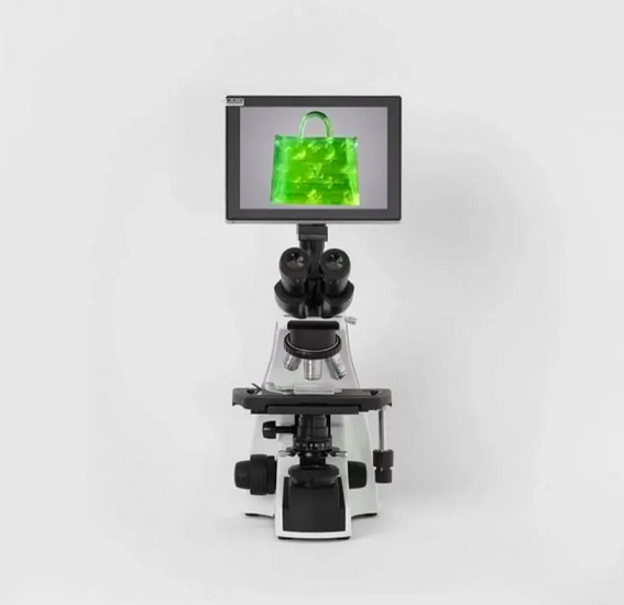 O objeto microscópico mede 657 x 222 x 700 micrômetros. Para visualizá-lo é necessário um microscópio.