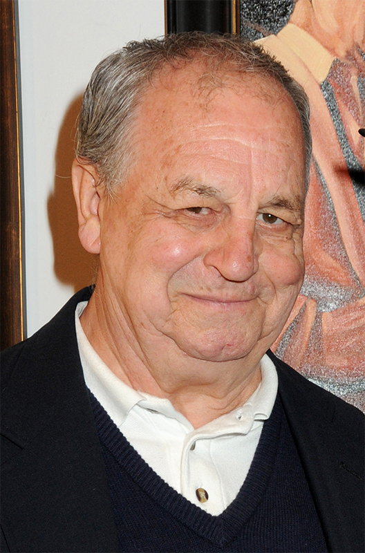 Paul Dooley - 97 anos - É ator e autor, conhecido pelo seu trabalho em "O Vencedor" (1979), "Hairspray: Em Busca da Fama" (2007) e "Gatinhas e Gatões" (1984).