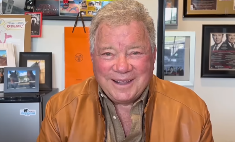 William Shatner  - 94 anos - Seu maior e mais marcante papel da carreira foi o capitão James T. Kirk, da nave Enterprise na saga "Star Trek". Além disso, o canadense já trabalhou como escritor, produtor, diretor e músico.