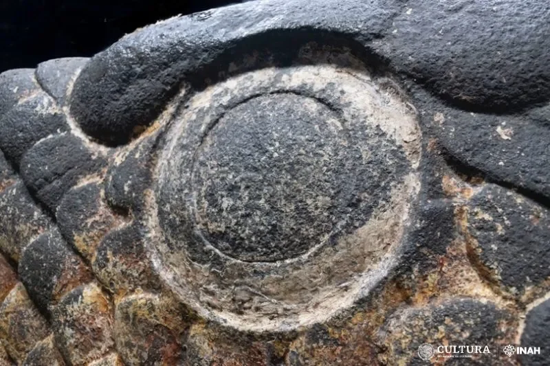 O trabalho minucioso envolve pesquisadores do Laboratório Nacional de Ciências para a pesquisa e Conservação do Patrimônio Cultural da UNAM para análise dos materiais da escultura.
