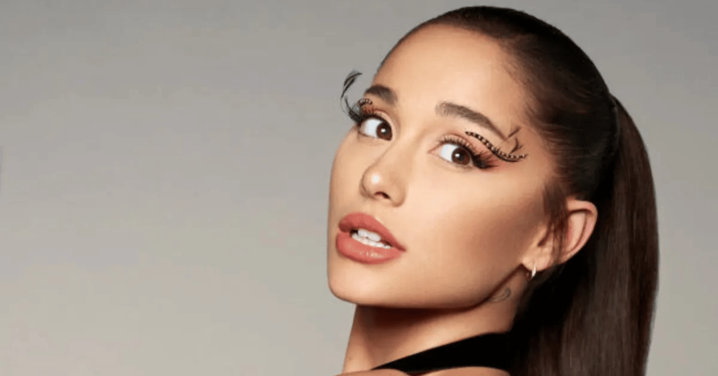 Ariana Grande estreia seis faixas simultaneamente na Billboard Hot 100