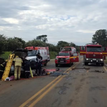MG: acidente entre quatro veículos mata mulher e deixa outra ferida - Corpo de Bombeiros/Divulga&ccedil;&atilde;o