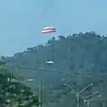 Já viu avião com paraquedas? Sistema atenua impacto para salvar vidas - Reprodução de vídeo 
