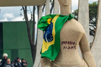 STF tem maioria para condenar Débora Rodrigues, mulher que pichou estátua