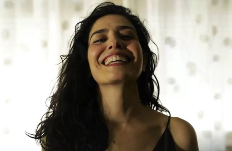 A partir daí, Sabatella construiu uma trajetória consistente, alternando papéis em novelas, minisséries e séries.