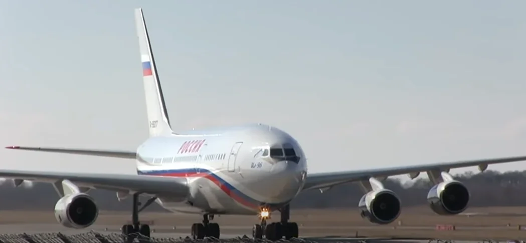 Mesmo que apenas um motor continue funcionando, o avião presidencial é capaz de voar 800 quilômetros antes de pousar.