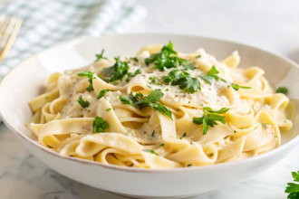 Fettuccine ao limão siciliano: massa leve com sabor surpreendente