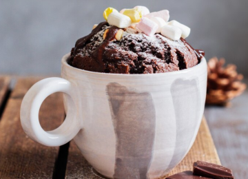 Aprenda a fazer brownie rápido no micro-ondas com ingredientes simples. Uma receita fácil e deliciosa para adoçar o dia -  (crédito: Freepik)