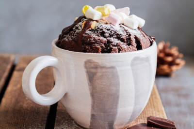 Aprenda a fazer brownie rápido no micro-ondas com ingredientes simples. Uma receita fácil e deliciosa para adoçar o dia -  (crédito: Freepik)