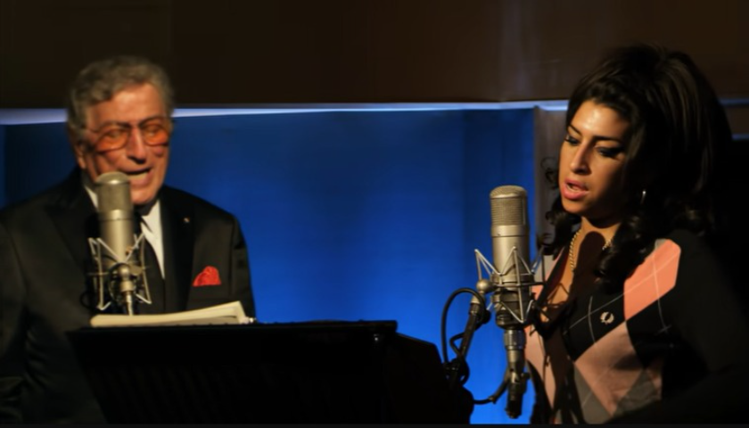 Nos últimos anos de carreira, Tony lançou álbuns focados em duetos. Em 2011, ao lado de Amy Winehouse , regravou um clássico do jazz da década de 1930: "Body and Soul". Eles receberam o Grammy de melhor performance de dupla/grupo pop pelo trabalho. 