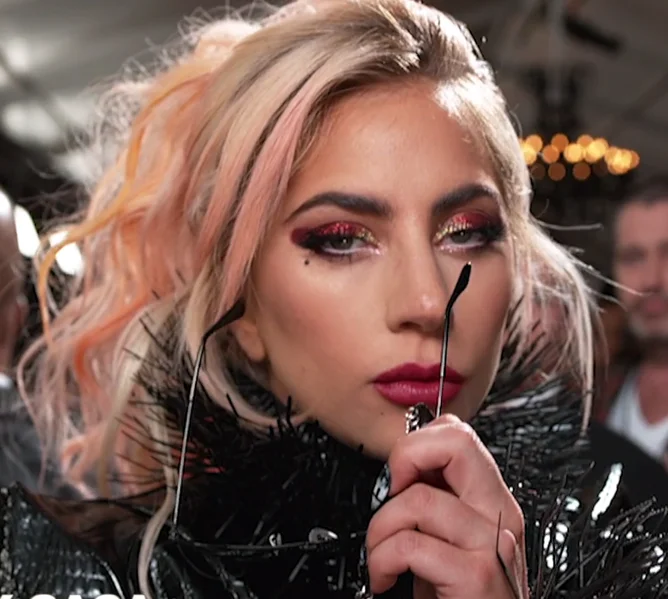 Lady Gaga está de volta ao Brasil e promete emocionar os fãs com um show gratuito neste sábado, 3 de maio, em Copacabana, no Rio de Janeiro. -  (crédito: Rogue Artists/Wikimedia Commons)
