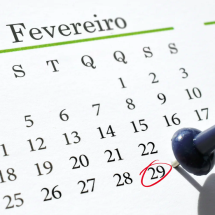 Só tem 29 de Fevereiro a cada 4 anos. Entenda o ano bissexto e veja famosos que nasceram na data - reprodução