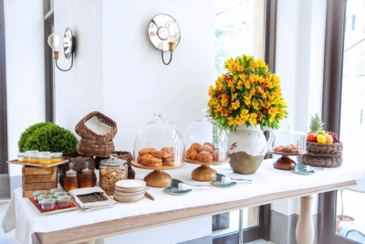 Para um brunch é possível criar um ambiente acolhedor, bonito e funcional -  (crédito: Freepik)