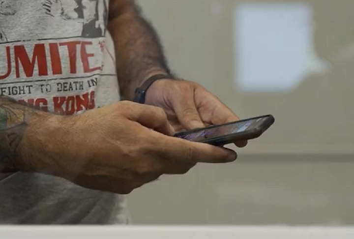 "Eles conseguem driblar eventuais sanções ao desrespeitar esse cadastro, falsificando o número que aparece no identificador de chamadas", explicou Thiago Ayub, diretor de tecnologia da Sage Networks.