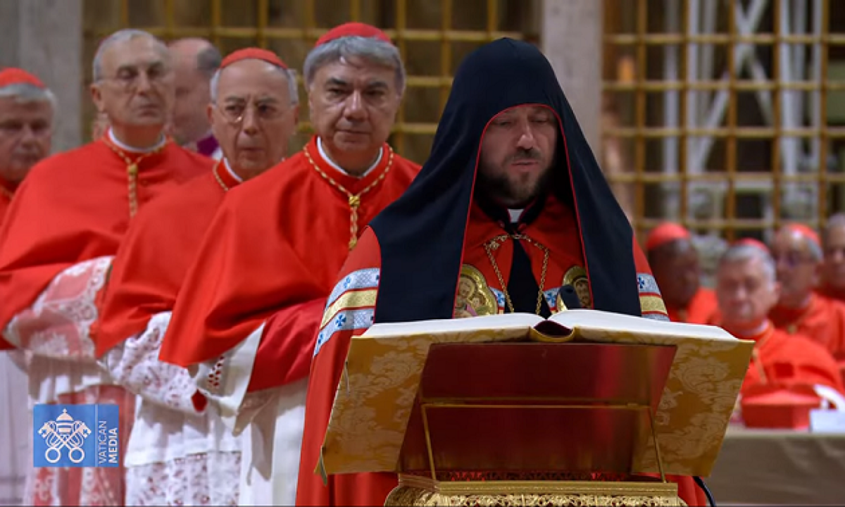 Cardeais do rito oriental têm permissão para usar vestes de suas regiões durante o Conclave-Reprodução/Vatican Media