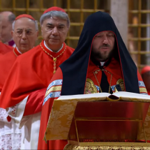 Cardeais de preto: entenda o que é a igreja católica do rito oriental - Reprodução/Vatican Media