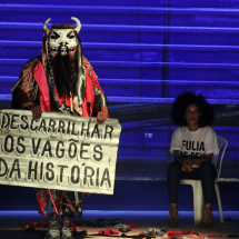 Peça cria cidade fictícia mineira para falar sobre tragédia e memória - Davidson Rocha
