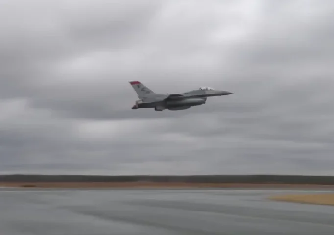 Os caças F-16 da Guarda Nacional Aérea foram despachados da Base de Andrews, localizada no estado de Maryland.