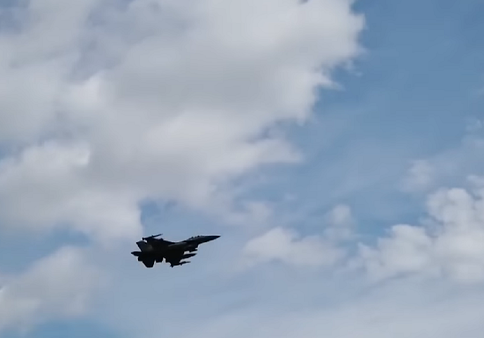 Pra quem não viu: Avião é perseguido e cai após invadir espaço aéreo americano