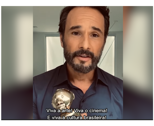 Em agosto de 2022,  Santoro recebeu o Grande Prêmio Brasileiro de Cinema como Melhor Ator Coadjuvante pelo papel em "7 Prisioneiros". Ele comemorou o prêmio nas redes sociais. 