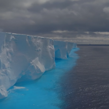 Maior iceberg do mundo vence ‘armadilha’ e vai para o norte da Antártida - reprodução youtube