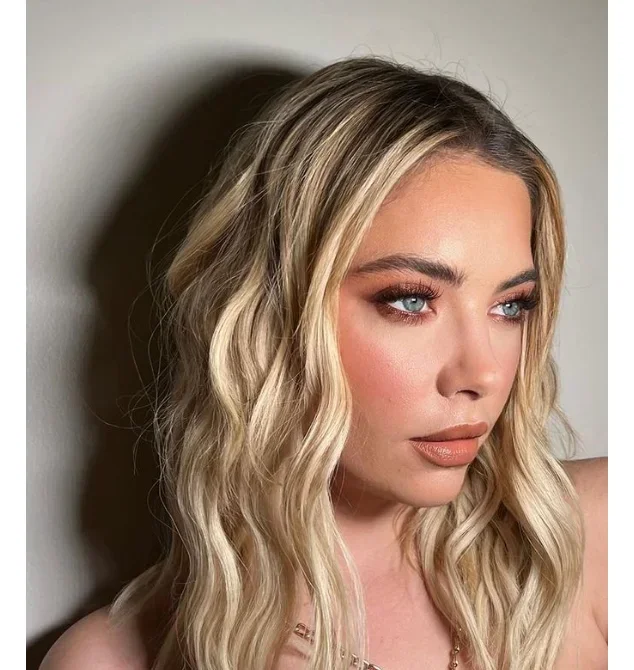 Ashley Benson - Atriz americana nascida em 18/12/1989. Começou a carreira aos 10 anos de idade. Também é modelo. 