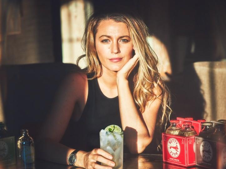 Blake Lively-  Atriz americana  nascida em 25/8/1987. Chamou atenção na série Gossip Girl. Casada desde 2012 com o ator Ryan Reynolds.