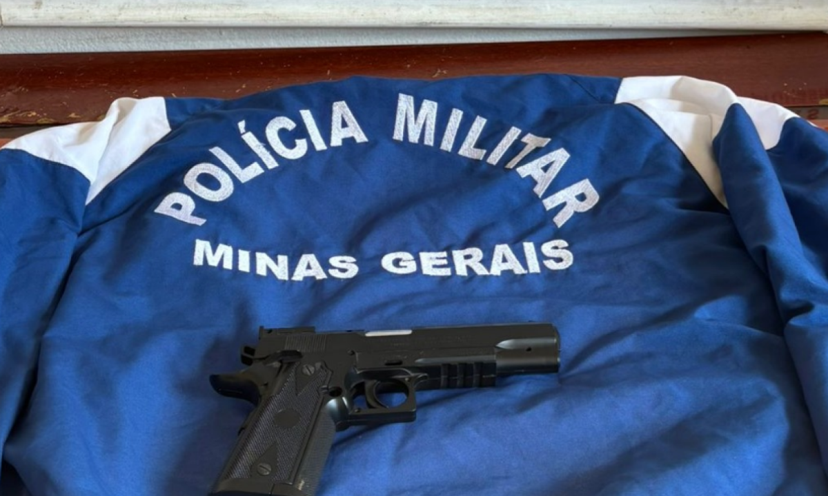 Homem &eacute; preso por usar uniforme falso da PM -  (crédito: Divulga&ccedil;&atilde;o/PMMG)