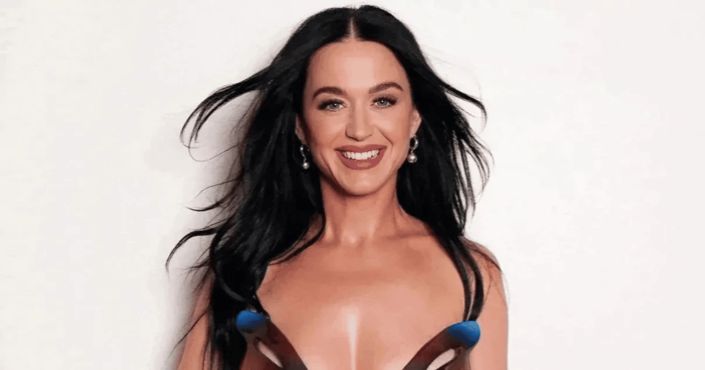 Katy Perry ironiza críticas em show lotado e prova seu sucesso Katy Perry ironiza críticas em show lotado e prova seu sucesso