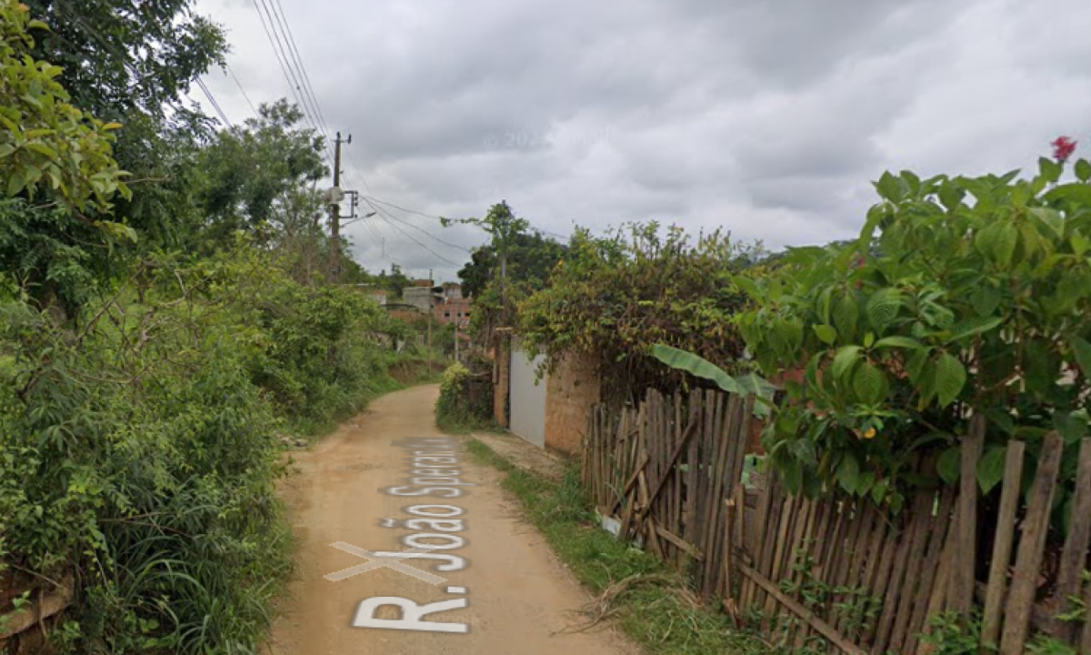 Dois jovens s&atilde;o mortos na zona rural de Ub&aacute; -  (crédito: Reprodu&ccedil;&atilde;o/Google Street View)