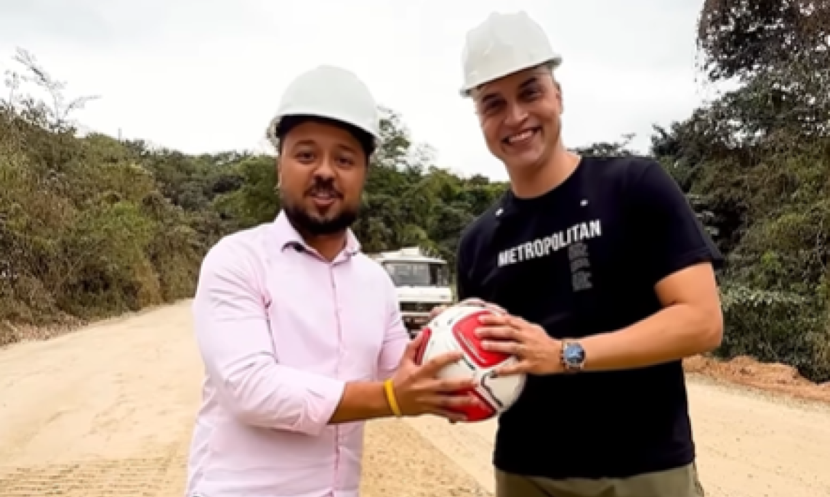 Prefeito João Marcelo, de Nova Lima (à esquerda) e prefeito Sargento Rodolfo, de Sabará (à direita) comemoram a parceria entre as duas cidades -  (crédito: Imagem: Instagram/Reprodução)