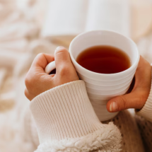 Chás para tomar no frio: receitas que ajudam a aliviar sintomas de gripe