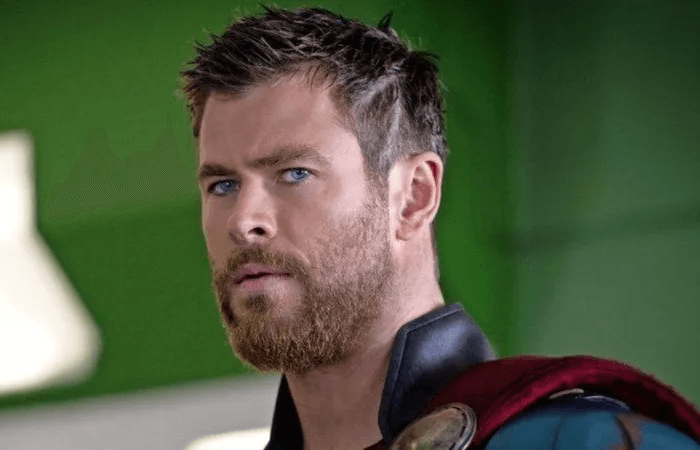 Chris Hemsworth (11/08/1983) ficou mundialmente conhecido como Thor no MCU, mas também atuou em "Rush" (2013) e "Resgate" (2020). Apesar do sucesso comercial, ainda não recebeu grandes prêmios de atuação.