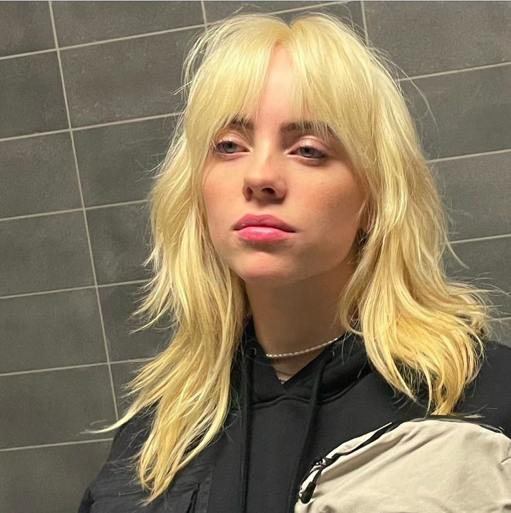 Em uma entrevista dada para a revista "Rolling Stones" em 2019, Eilish revelou que, aos 13 anos, sofreu uma lesão no quadril que a obrigou a largar um grupo de dança. "Estava totalmente deprimida clinicamente. É uma loucura olhar para trás e não estar mais assim”, disse.