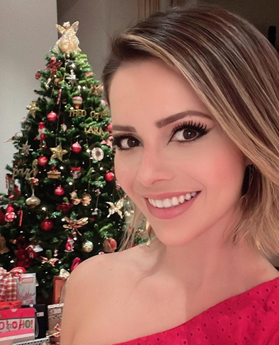 Sandy - Cantora e compositora paulista, cuja carreira  começou na infância, formando dupla com o irmão Júnior. 